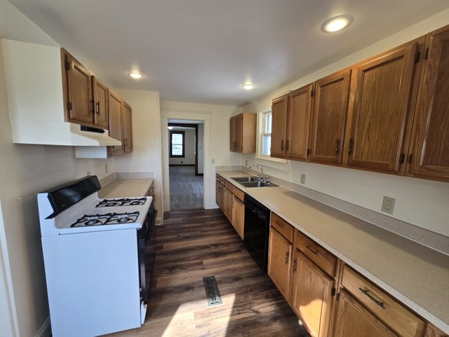 Photo - 417 W Walnut St