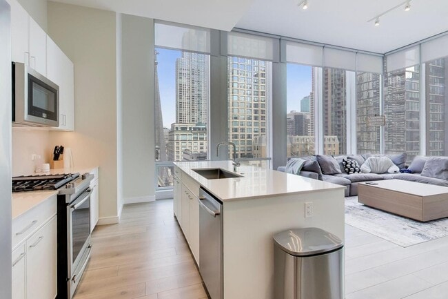 Photo - 14 W Superior St