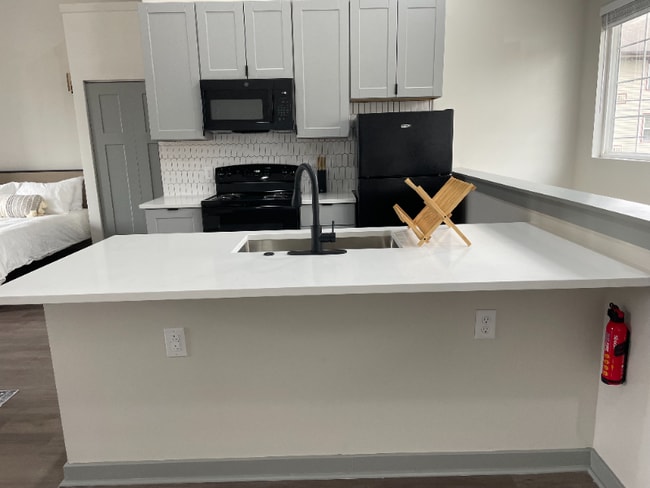 Photo - 2253 N Kenwood Ave