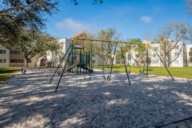 Photo - 6065 NW 186th St Unidad 306