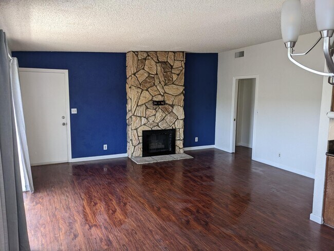 Photo - 14005 Milbank St Unidad 8