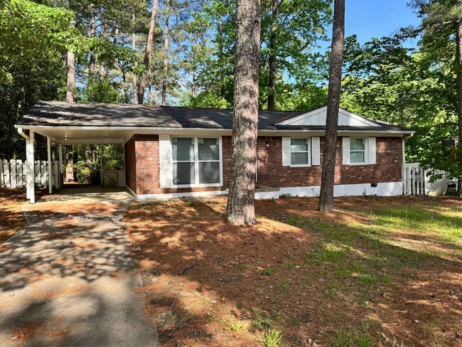 Building Photo - Room in House on Sheppard Dr