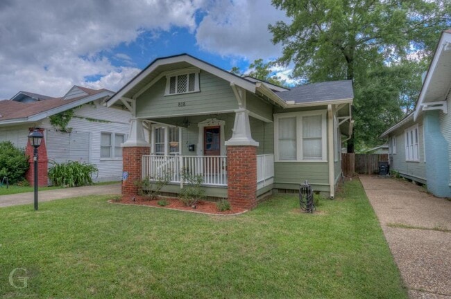Photo - 818 Elmwood St