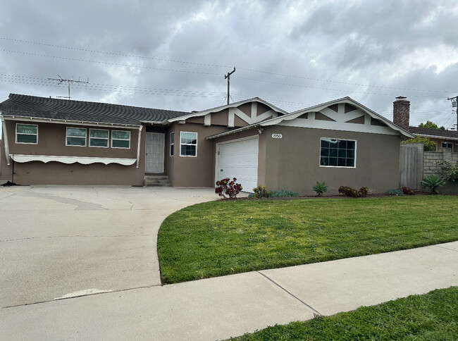 Front Of House - 1950 240th St Casa