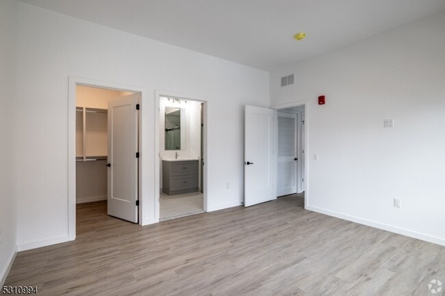 Photo - 22 Schuyler Pl Unit 405