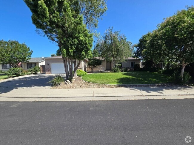 Building Photo - Located on Cul-De-Sac Rental