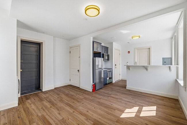 Unit 4 Living Room - 319 Connecticut St