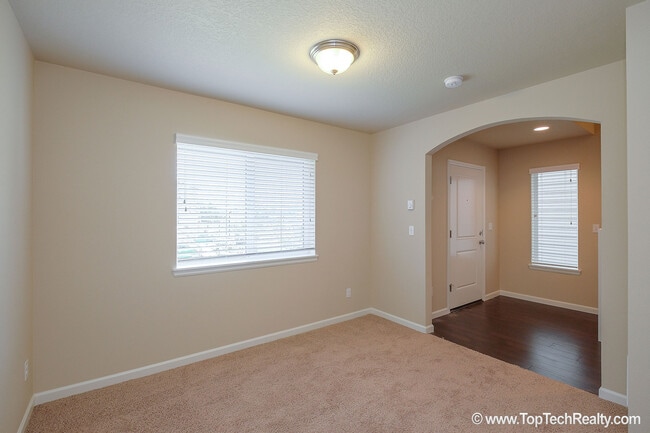Photo - Outstanding 3 BD* 2.5 BA* + Office/den Townhome in Abbey Creek **In front of community Park** Pet...