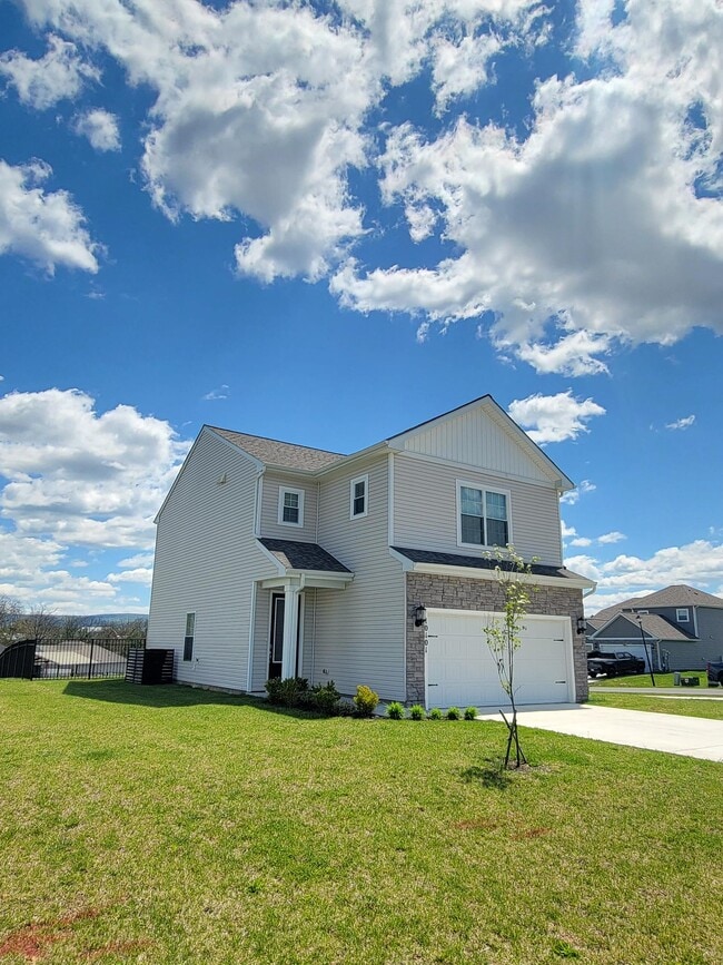 Building Photo - 10101 Amelia Ct