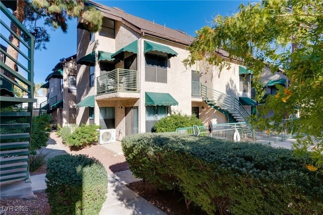 Building Photo - 510 Elm Dr Unit 105