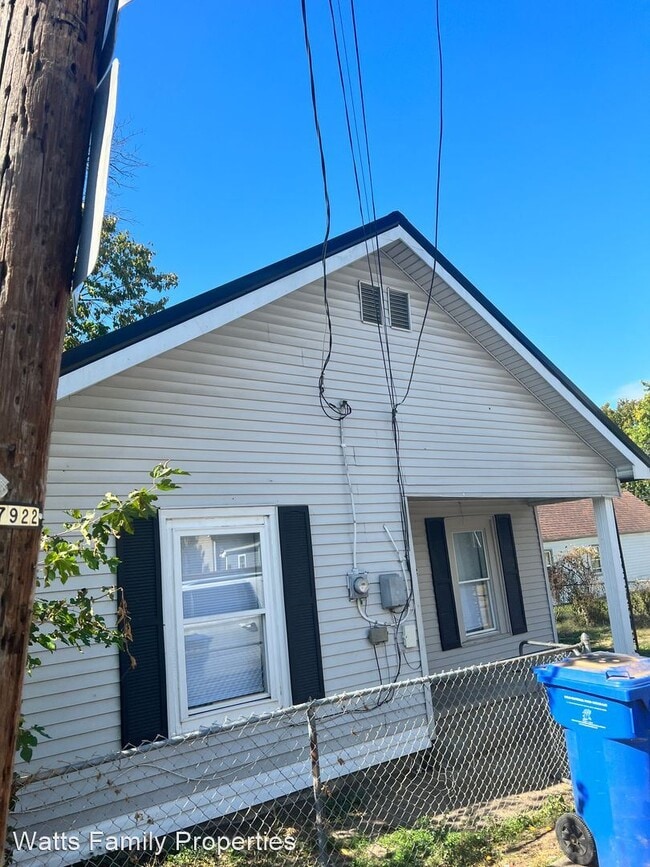 Photo - 2 br, 1 bath House - 202 York St