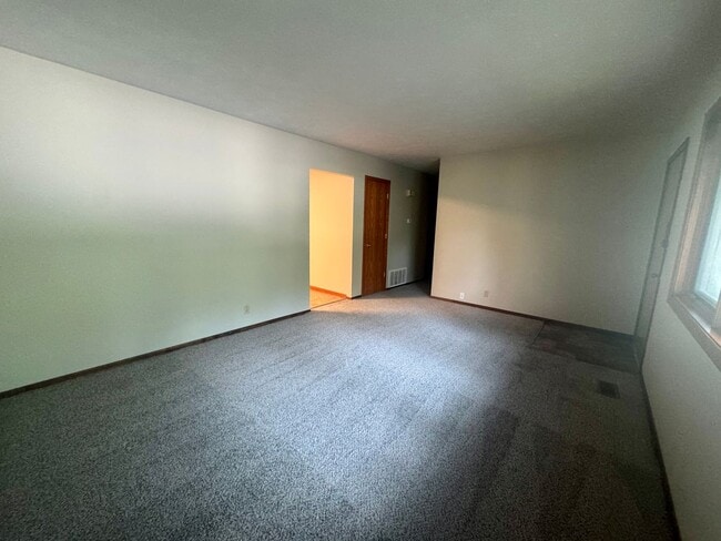 Photo - 3 bedroom, 2 bath in NE Lincoln