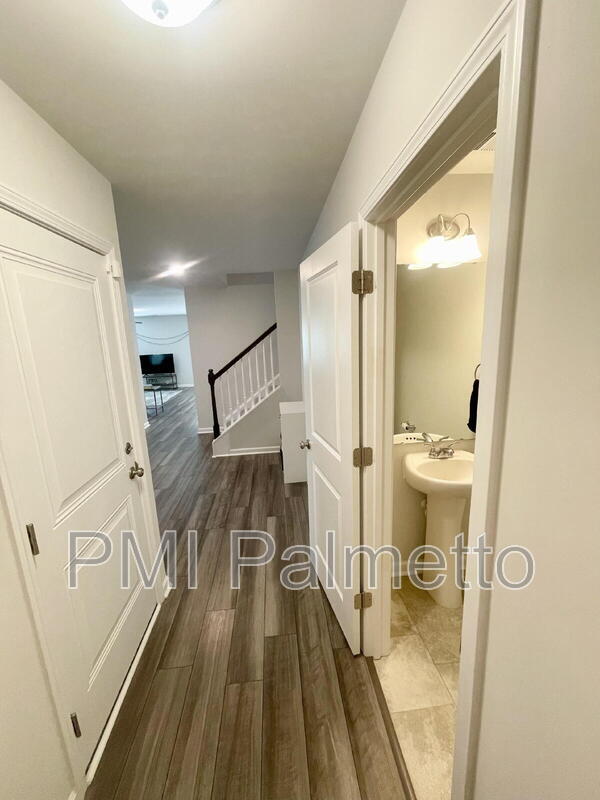 Photo - 633 Wooster Dr