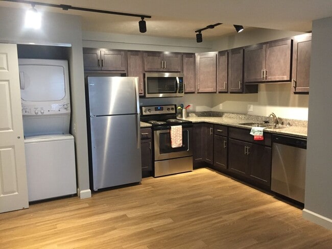 Photo - 512 E Stoughton St