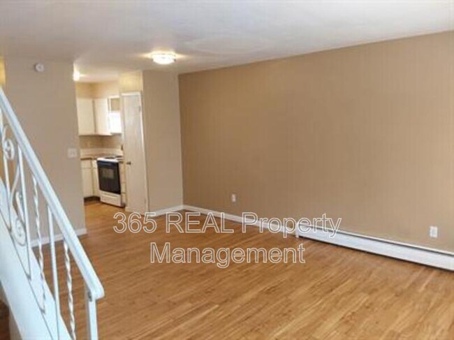 Photo - 1434 E 16th St