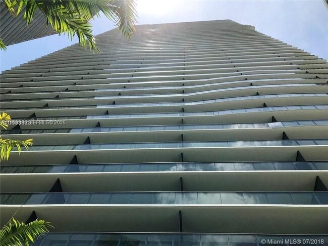 Building Photo - 650 NE 32nd St Unit 1703