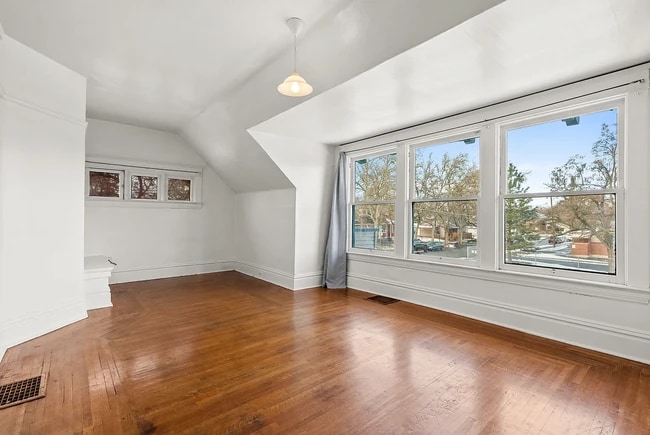 Photo - 1027 W Maxwell Ave Unit 2