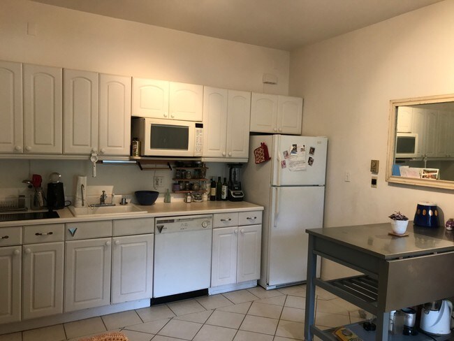 kitchen - 4279 Madison Ave Unit Madison Avenue