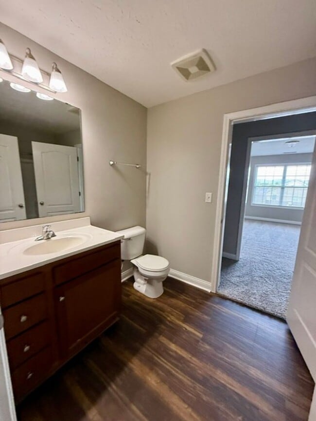 Photo - 272 Audley Ave Unidad C24