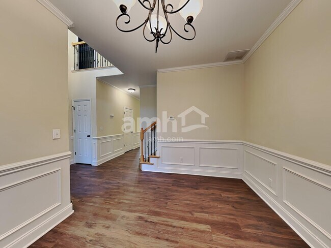 Photo - 483 Quick Silver Dr