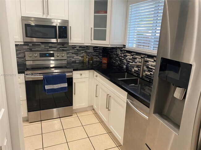 Photo - 2529 NE 41st Terrace