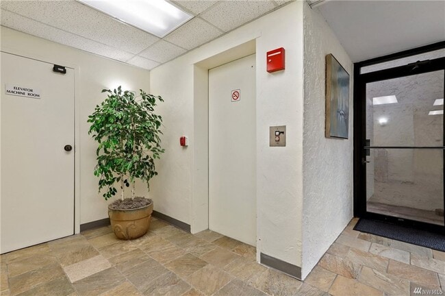 Photo - 16929 Inglewood Rd NE
