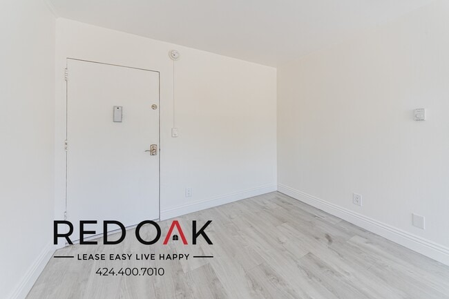 Photo - 1757 N Orange Dr Unit 306