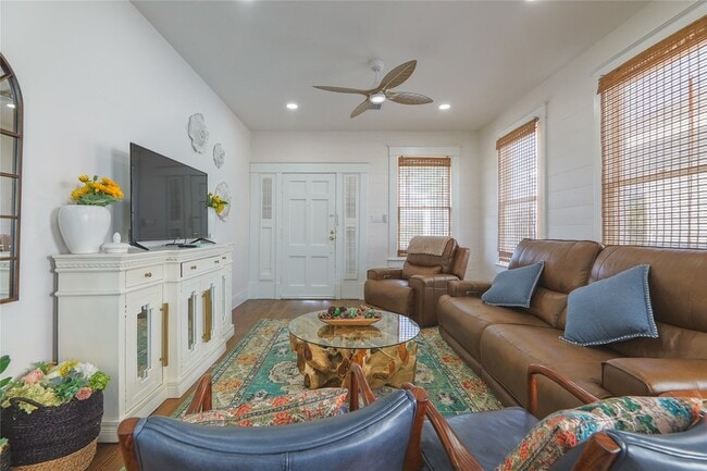 Photo - 2912 Avenue R