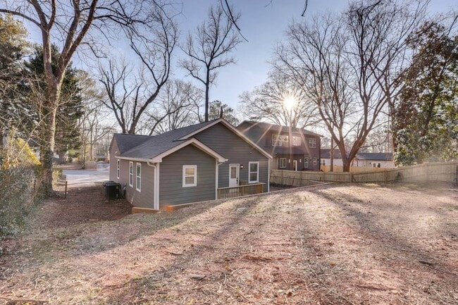 1429 Almont Dr SW