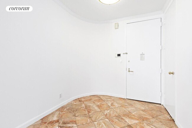 Photo - 150 E 57th St