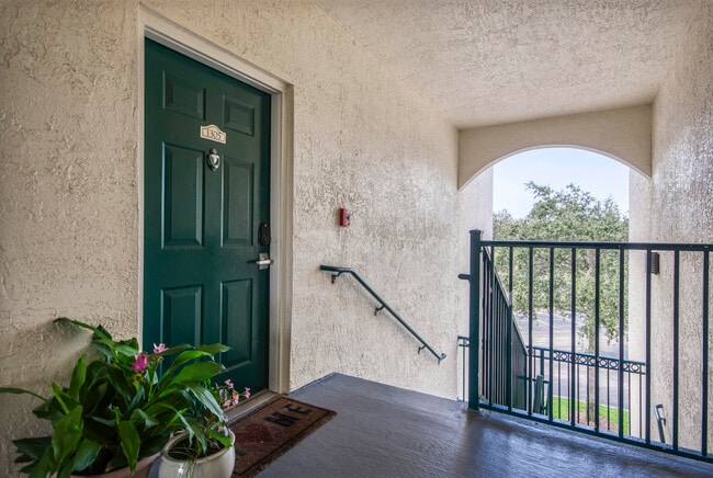 1305 Myrtlewood Cir E