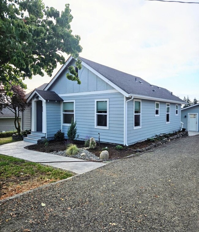 Building Photo - Newly Remodeled 2 Bedroom Home & ADU For R...