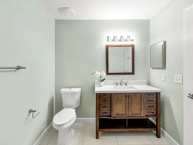 Photo - 576 Wingspan Way