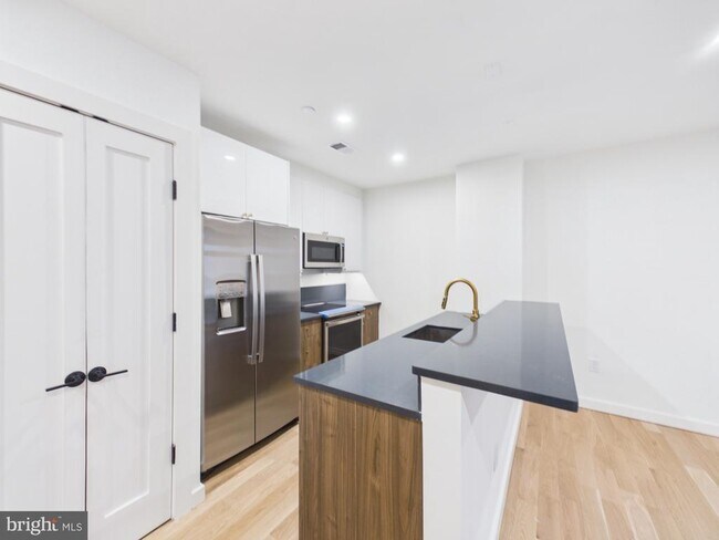 Photo - 1128 Walnut St Unit 206