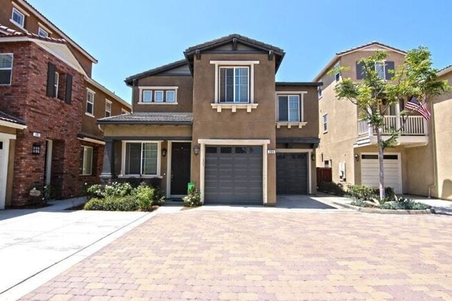 Building Photo - Dream Living in Orange, CA – Spacious 3BR,... Rental