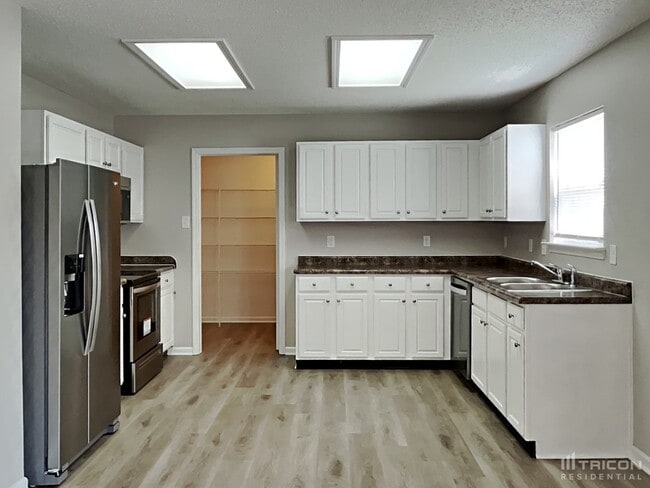 Photo - 2279 Westmere Dr