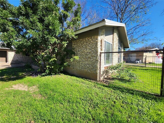 Photo - 2708 St Edwards Cir