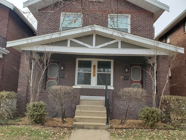 Building Photo - 4938 Tholozan Ave Unit A - 2nd Floor