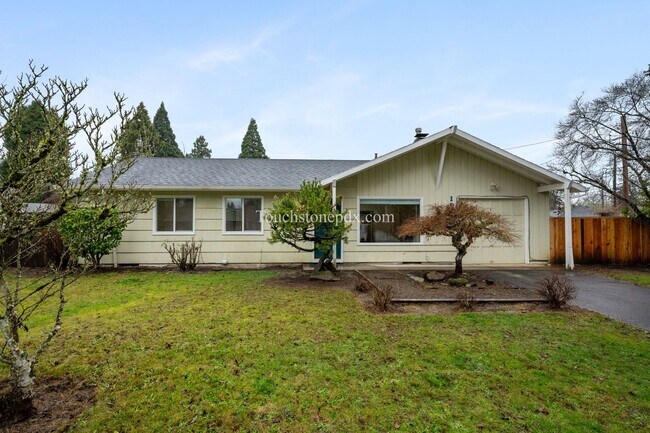 Photo - Bright 3 Bedroom Home with Fenced Backyard in Tigard