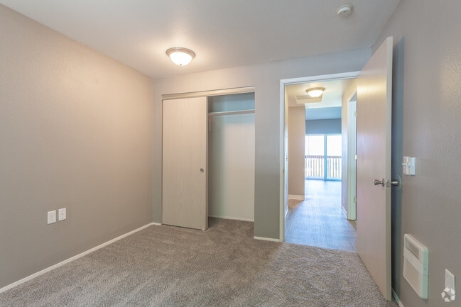 2BR, 1BA - 975 SF - Open Floor Plan