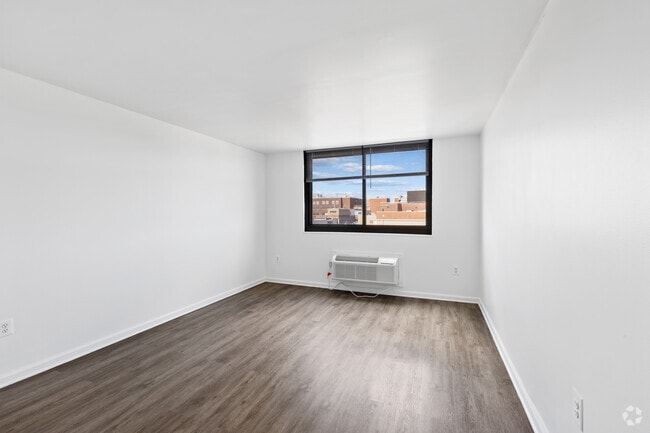 1BR, 1BA - 750SF - Bedroom