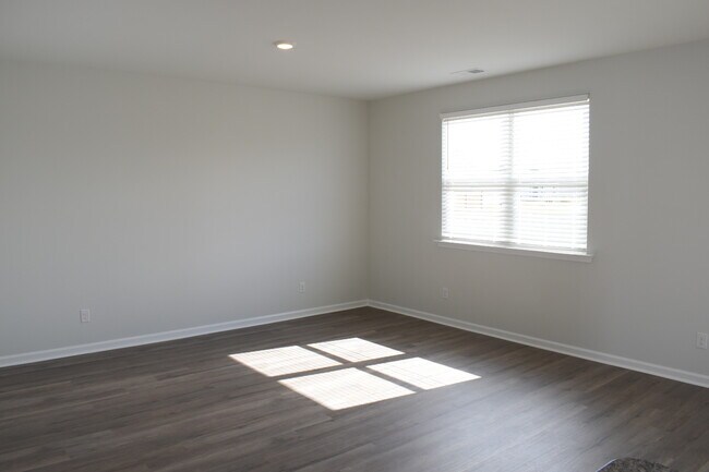 Photo - 471 St Kitts Way