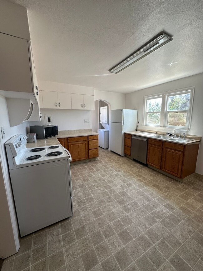 Photo - 345 N 300 W