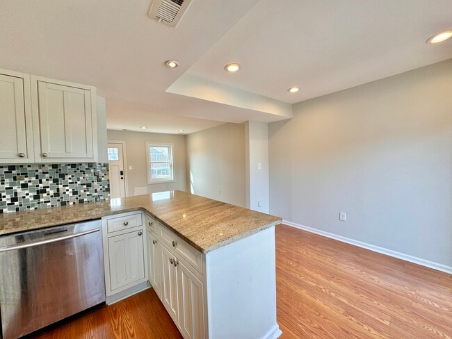 Photo - 1151 Summit St NE