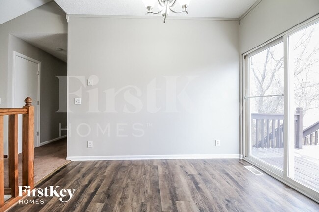 Photo - 706 E 15th St