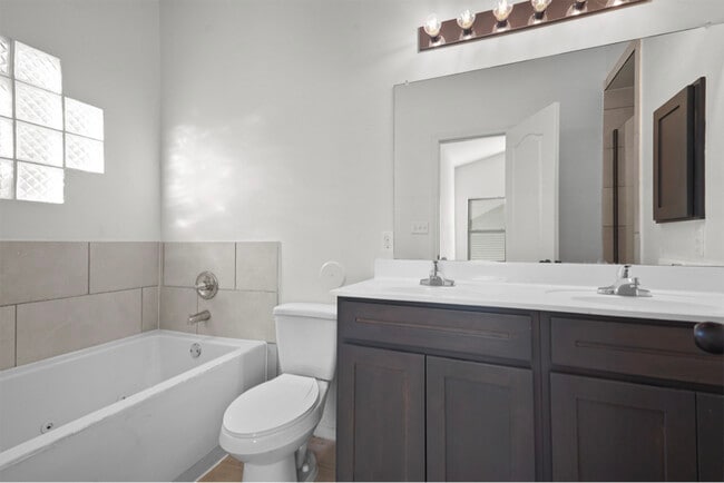 Building Photo - 525 Paseo Modesto Dr Rental