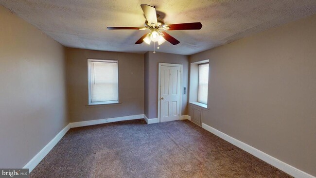 Building Photo - 211 Front St Unit 3