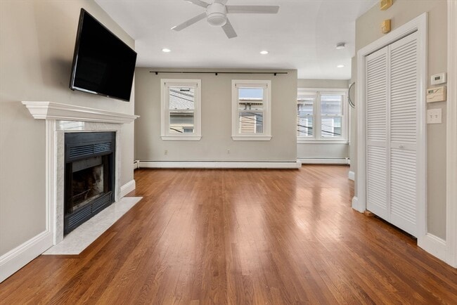 Building Photo - 17 Sackville St Unit 3