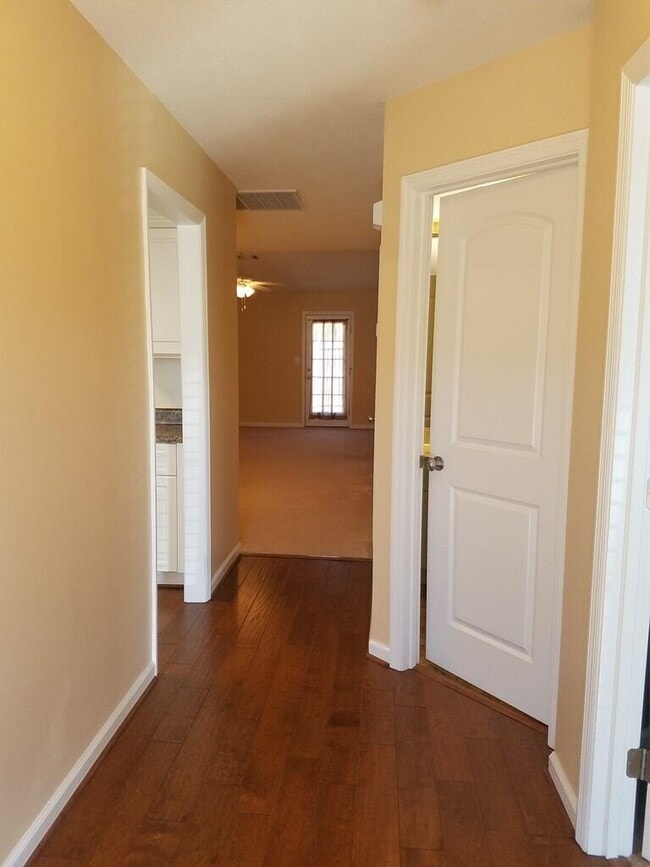 Photo - 460 Strutter Trail