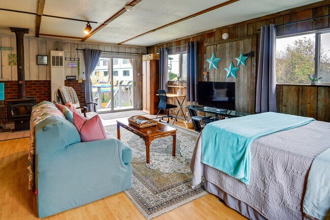 Photo - 4880 Railroad Ave Unit ID1386232P